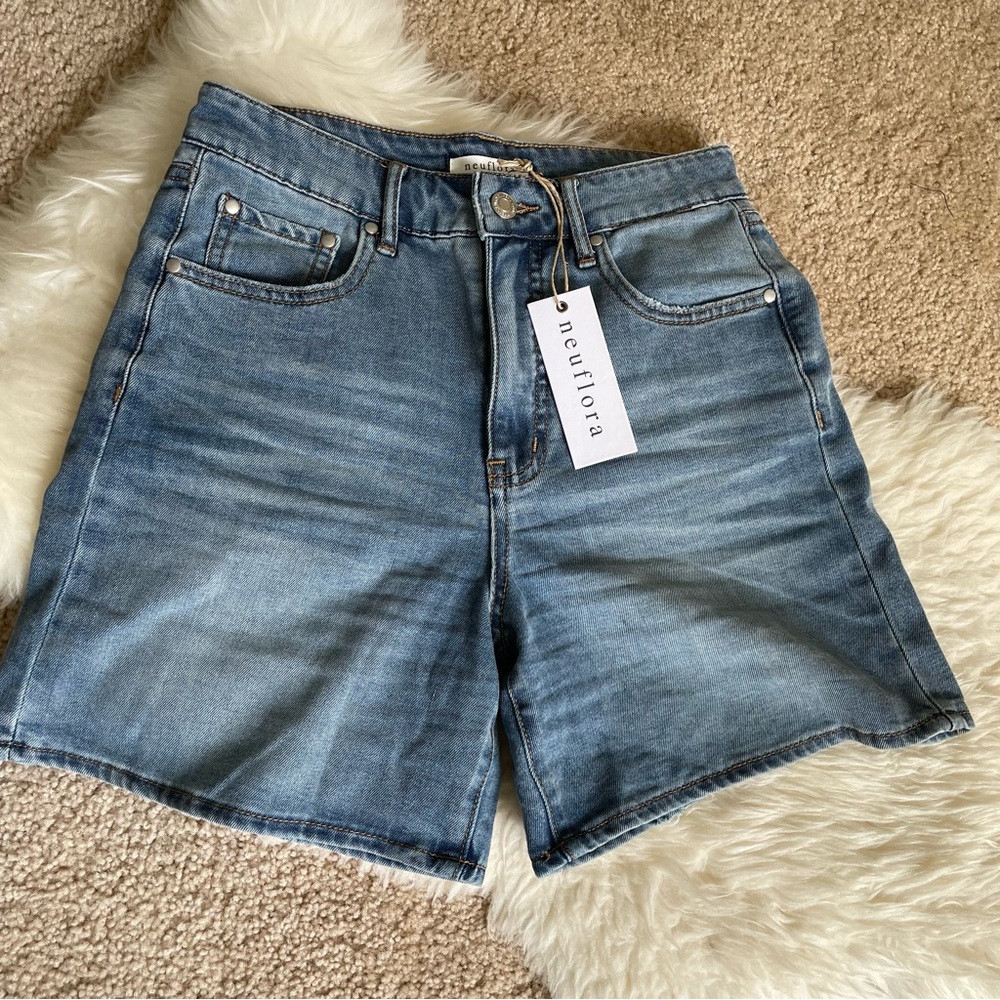 NEW! Neuflora Asa Shorts Medium Wash 26